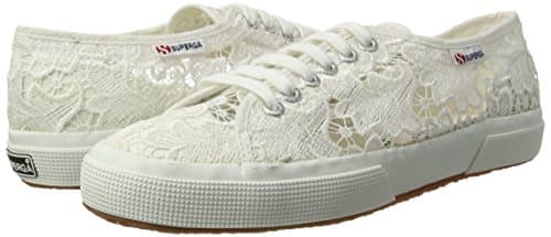 Baskets en toile blanche brodée macramée casual et chic Superga avec plate forme