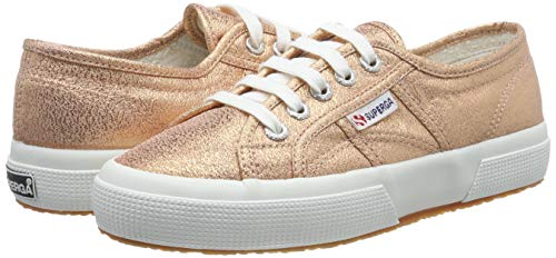 Baskets en toile rose poudré brillant casual et chic Superga avec plate forme