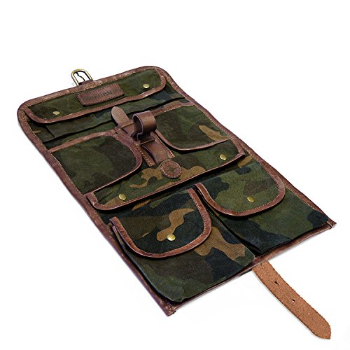 La trousse de toilette homme en toile camouflage Drakensberg et en cuir pleine fleur qui peut être suspendue